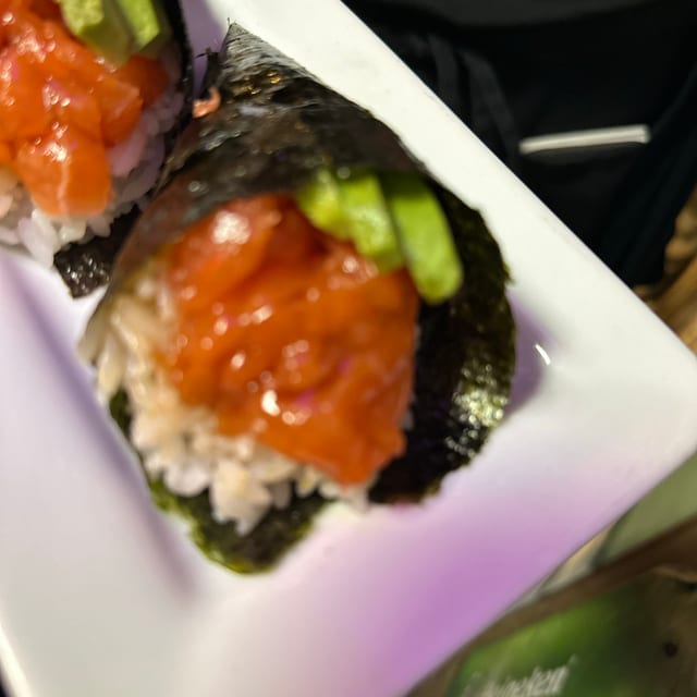 Salmon Avocado (Hand Roll).